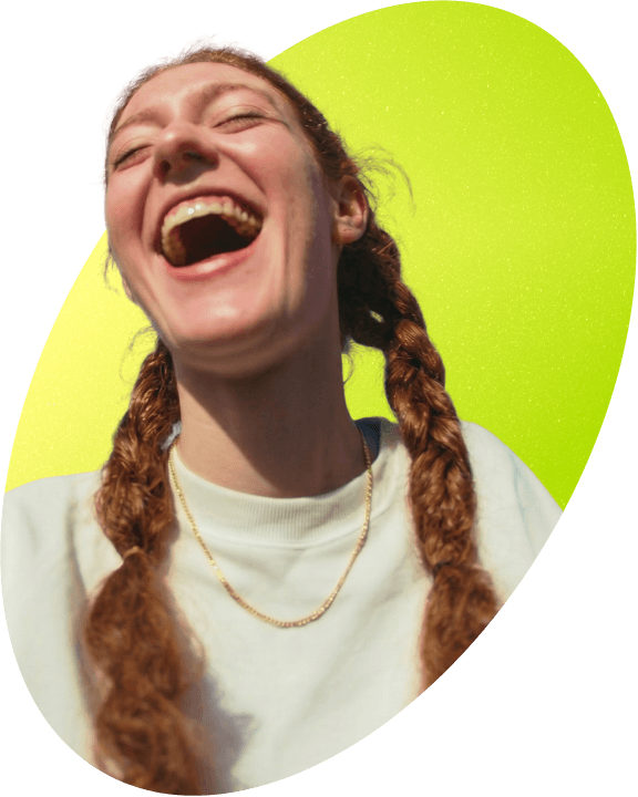 картинка девочка смеётся