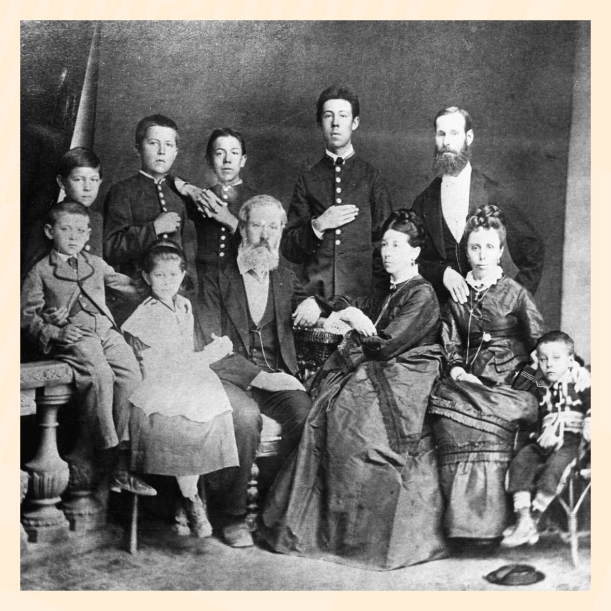 Фотография семьи писателя Антона Павловича Чехова