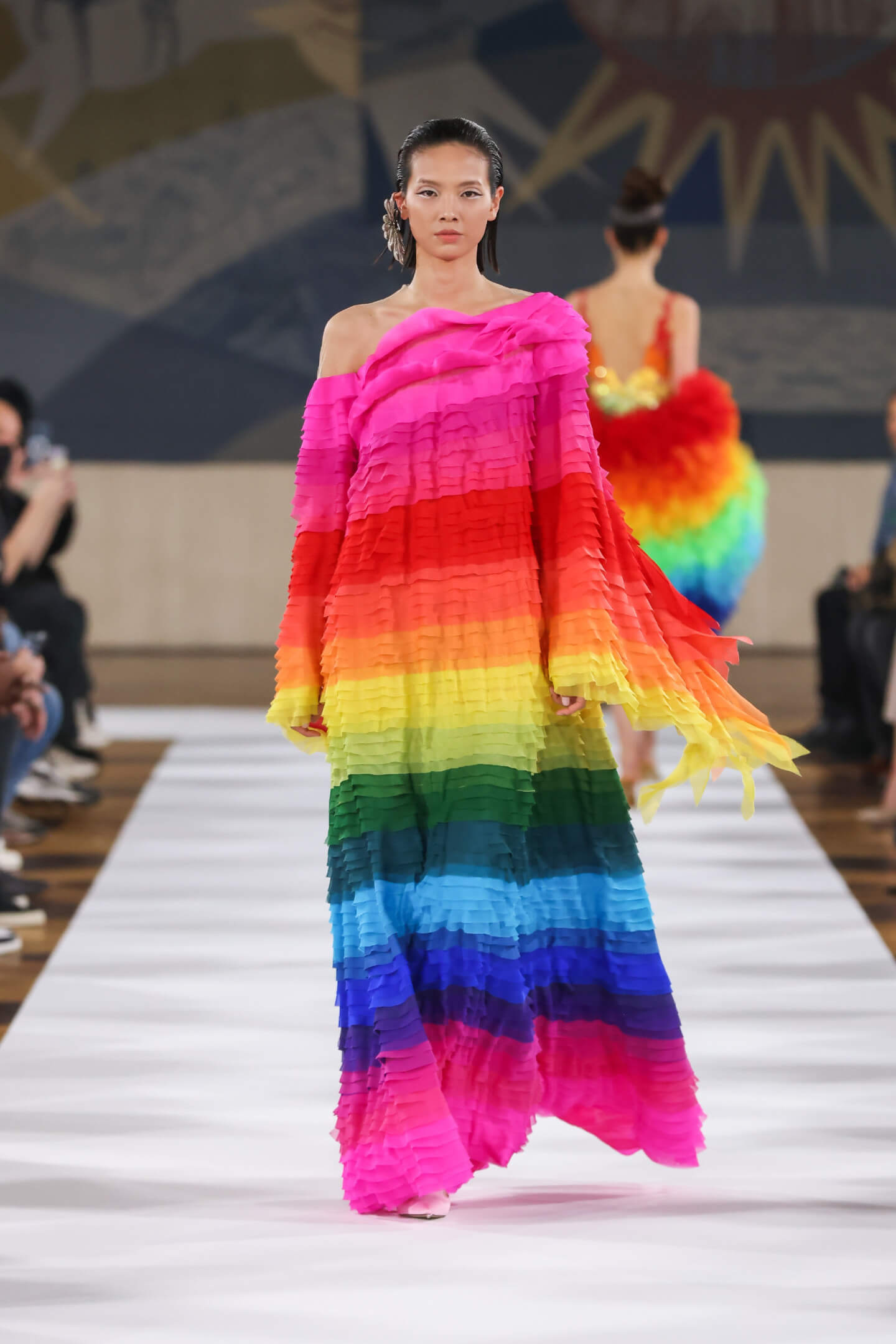 Платье в дофаминовом стиле из коллекции Yanina Couture весна-лето &mdash; 2022