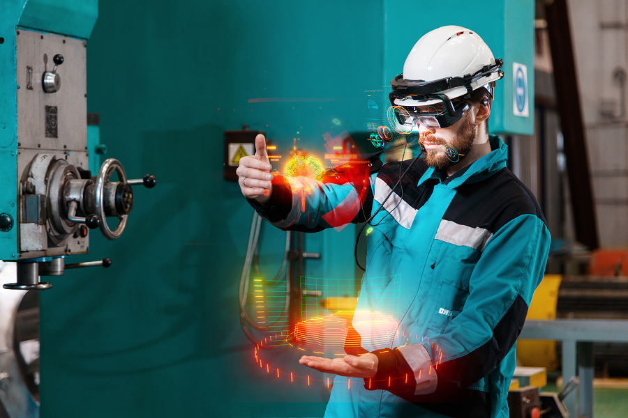 Сотрудник «Сибура»